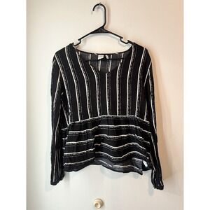 Paper Crane Long sleeve black and white blouse Vneck Size‎ Medium Lightweight